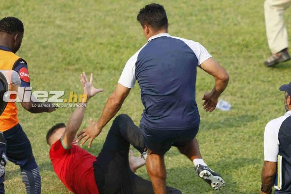 EN FOTOS: La lluvia de golpes y patadas entre técnicos de Marathón y Motagua