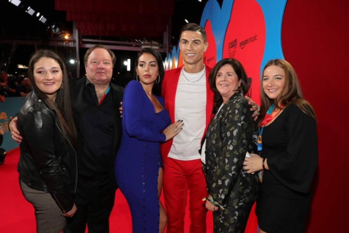 Cristiano Ronaldo y Georgina Rodríguez deslumbran en la alfombra roja de los premios MTV