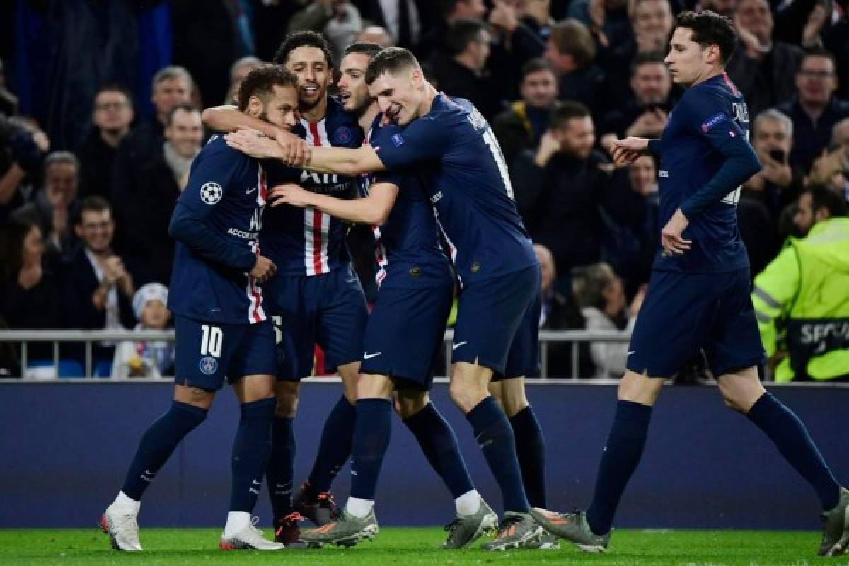 Paris Saint-Germain's Spanish midfielder Pablo Sarabia (3L) celebrates his goal with teammates during the UEFA Champions League group A football match against Paris Saint-Germain FC at the Santiago Bernabeu stadium in Madrid on November 26, 2019. (Photo by JAVIER SORIANO / AFP)