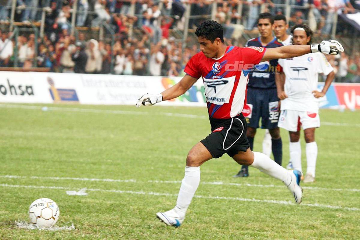 Fotos inéditas del clásico Motagua-Olimpia: Agarrones de pelo, Noel penaleando y camisas rotas