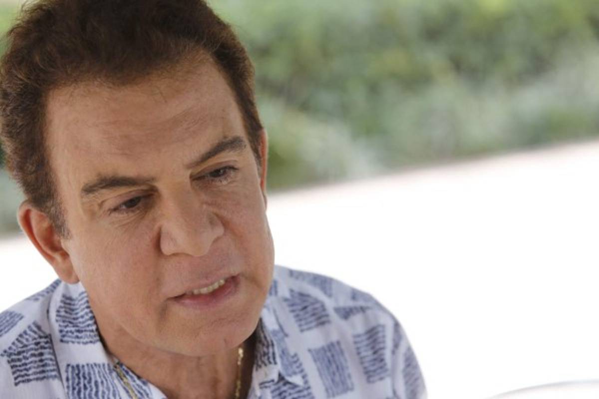 Las fotos inéditas de Salvador Nasralla de niño junto a su madre y en facetas de su vida profesional