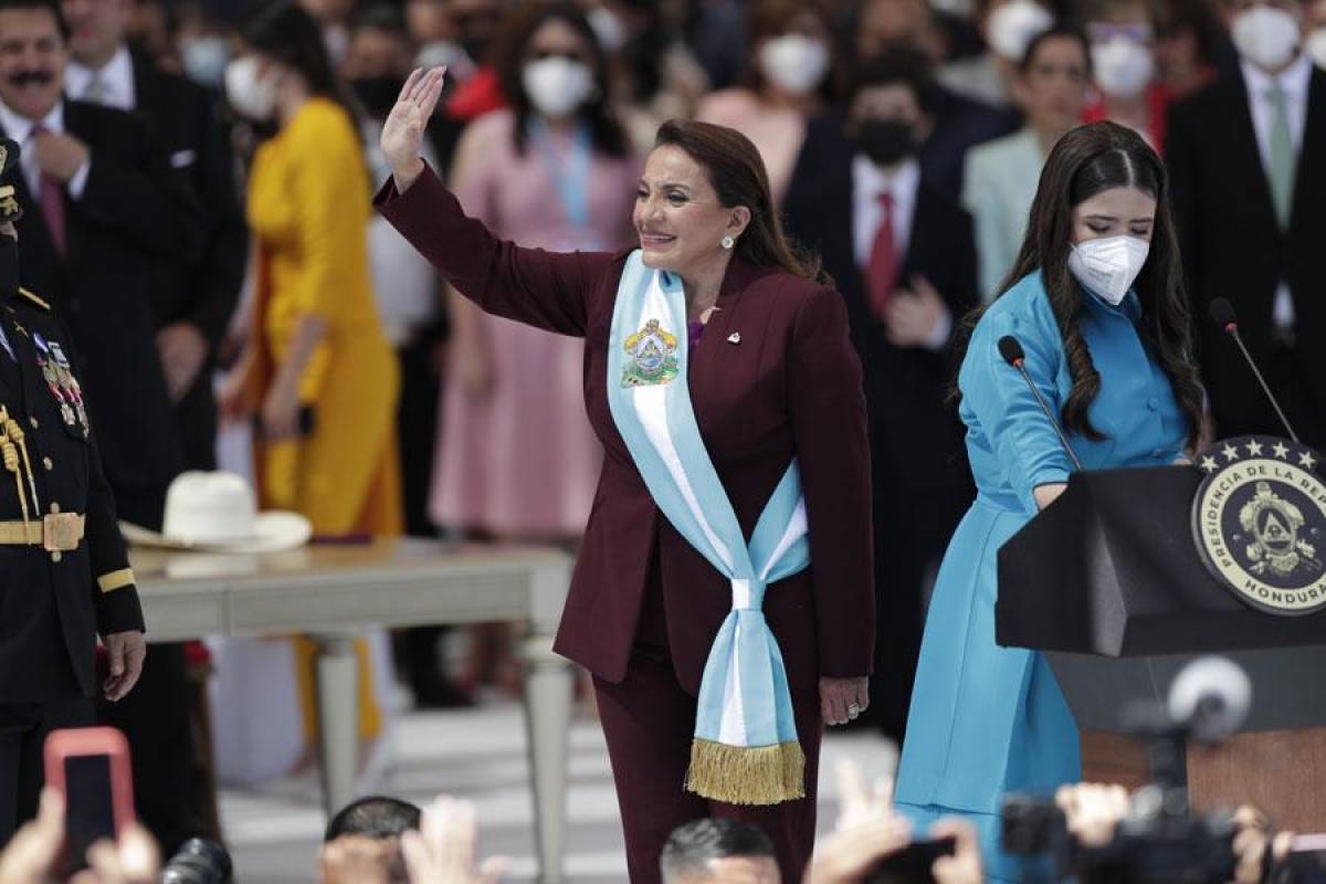 Va con todas sus fuerzas: las promesas de Xiomara Castro tras convertirse en la primera Presidenta de Honduras