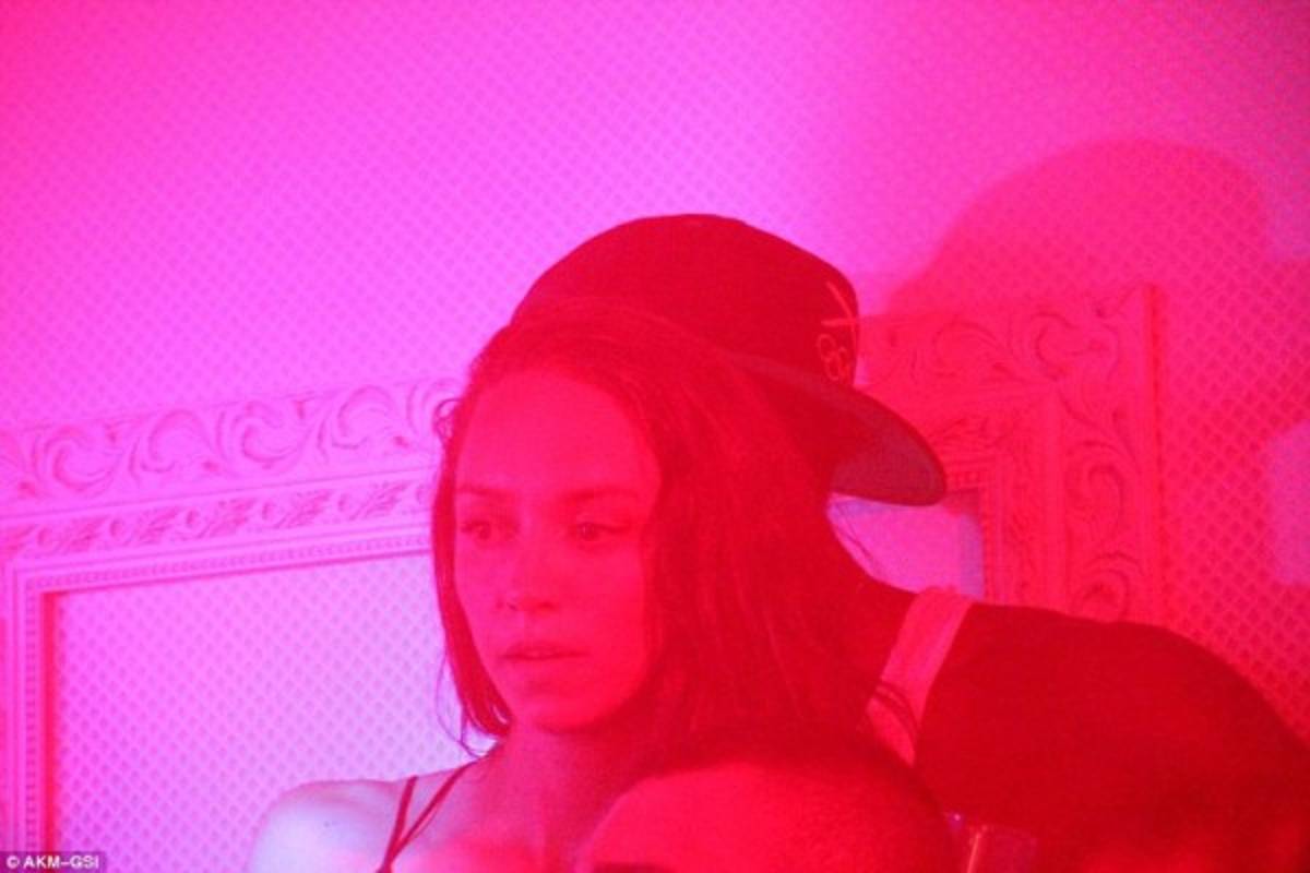 Escandalosas fotos de la fiesta de Usain Bolt ¡con una tercera mujer!