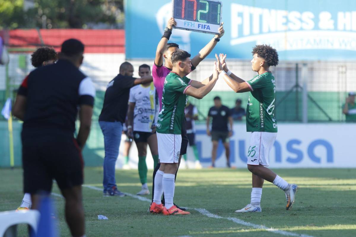 Ovación al Chelito Martínez, algarabía con Anangonó y felicidad de Keosseián ¿Quiénes son las hermosas edecanes?