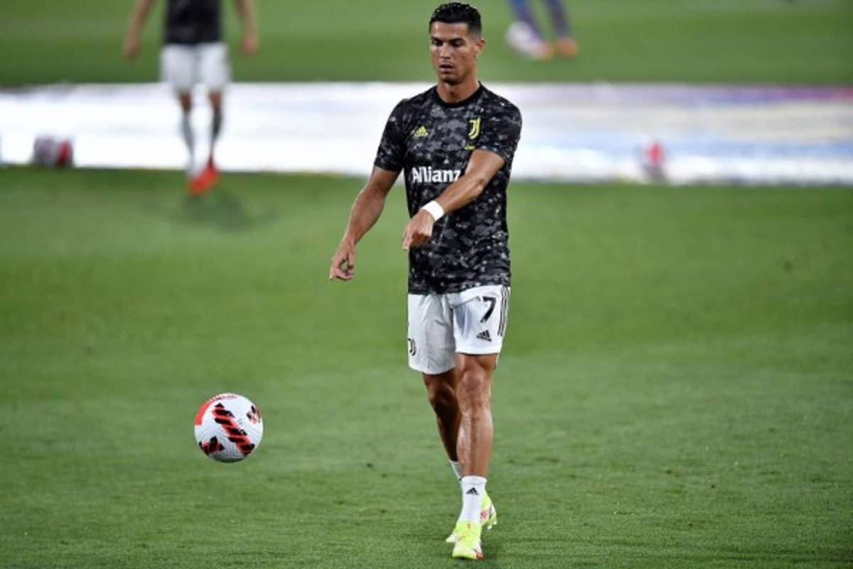 Abandona la premiación del Barcelona tras ser abucheado, los gestos de Cristiano y así fue captada Shakira