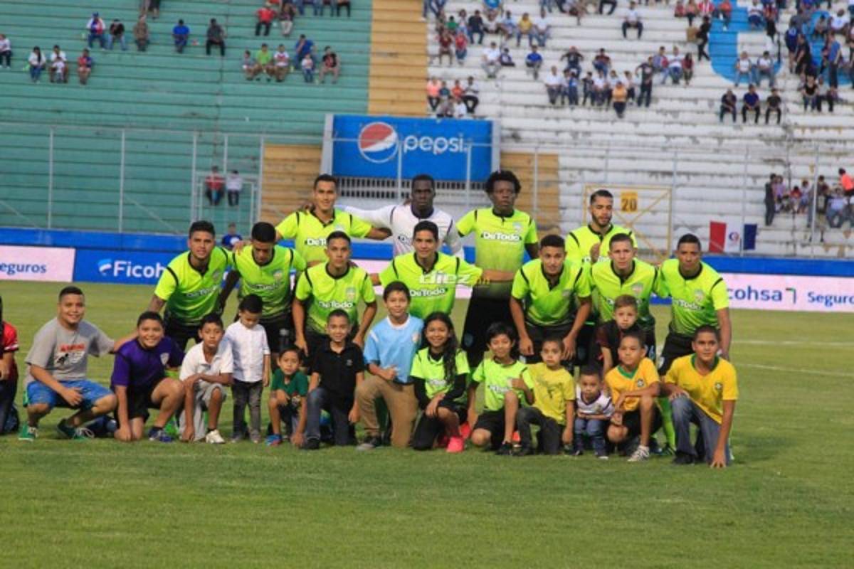 No viste en TV: Emotivo abrazo, lágrimas y consuelo en inicio de fecha 17