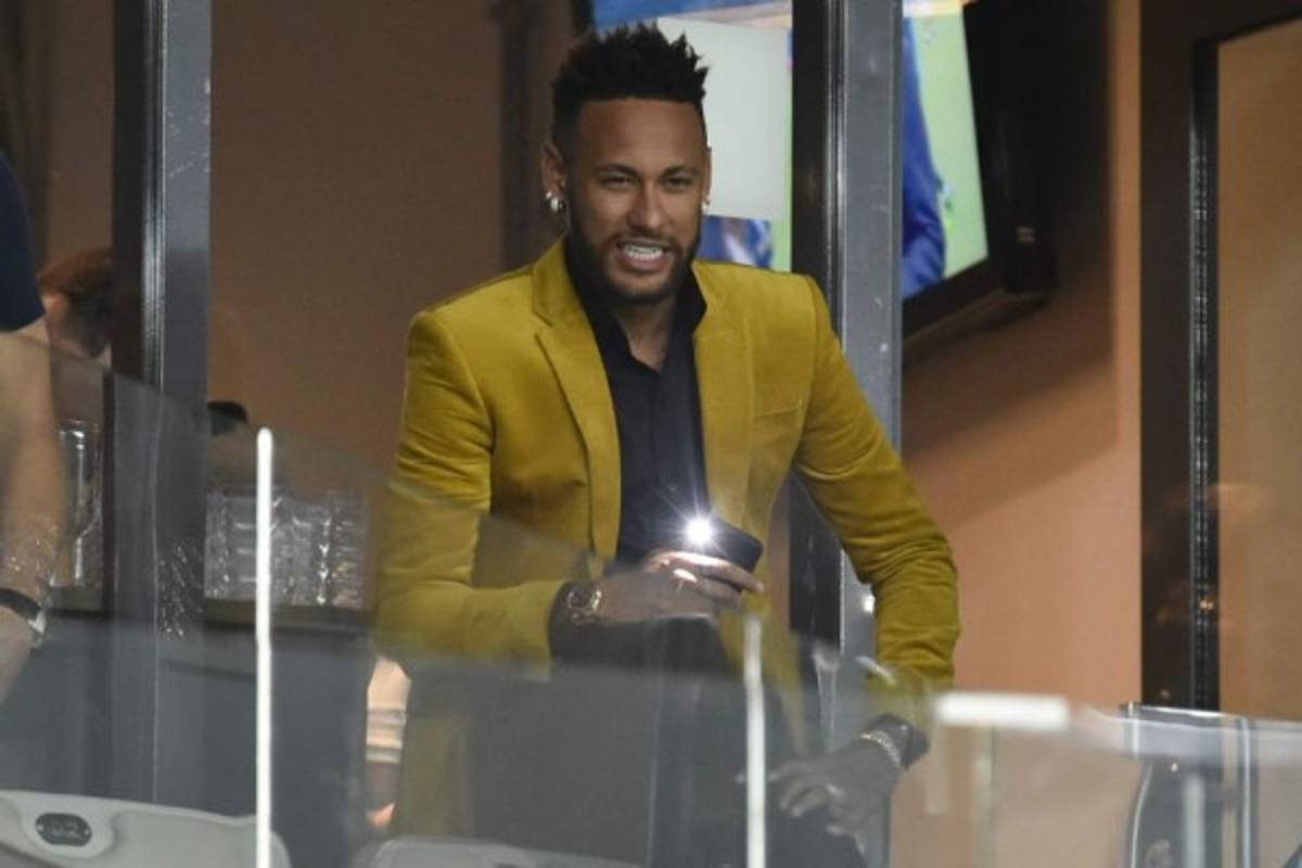 ¡Qué ambiente! Queman la camisa de Messi y novia de jugador argentino deslumbra en el Mineirao