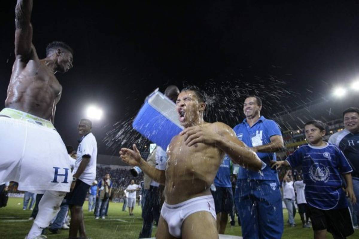 ¡Hace 11 años! Fotos inéditas de la desenfrenada celebración en Honduras tras clasificar al Mundial 2010