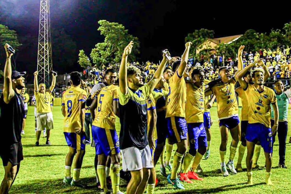 Bryan Santos, la joyita hondureña formada en la academia del Barcelona ficha por equipo de El Salvador