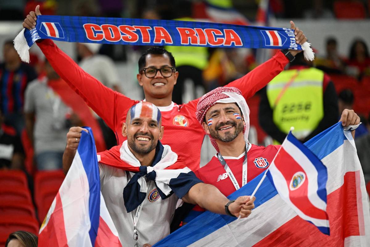 El reconocido DT que llegó a apoyar a Costa Rica, la charla Luis Enrique-Suárez y ¿quién era la preciosa tica en las gradas?