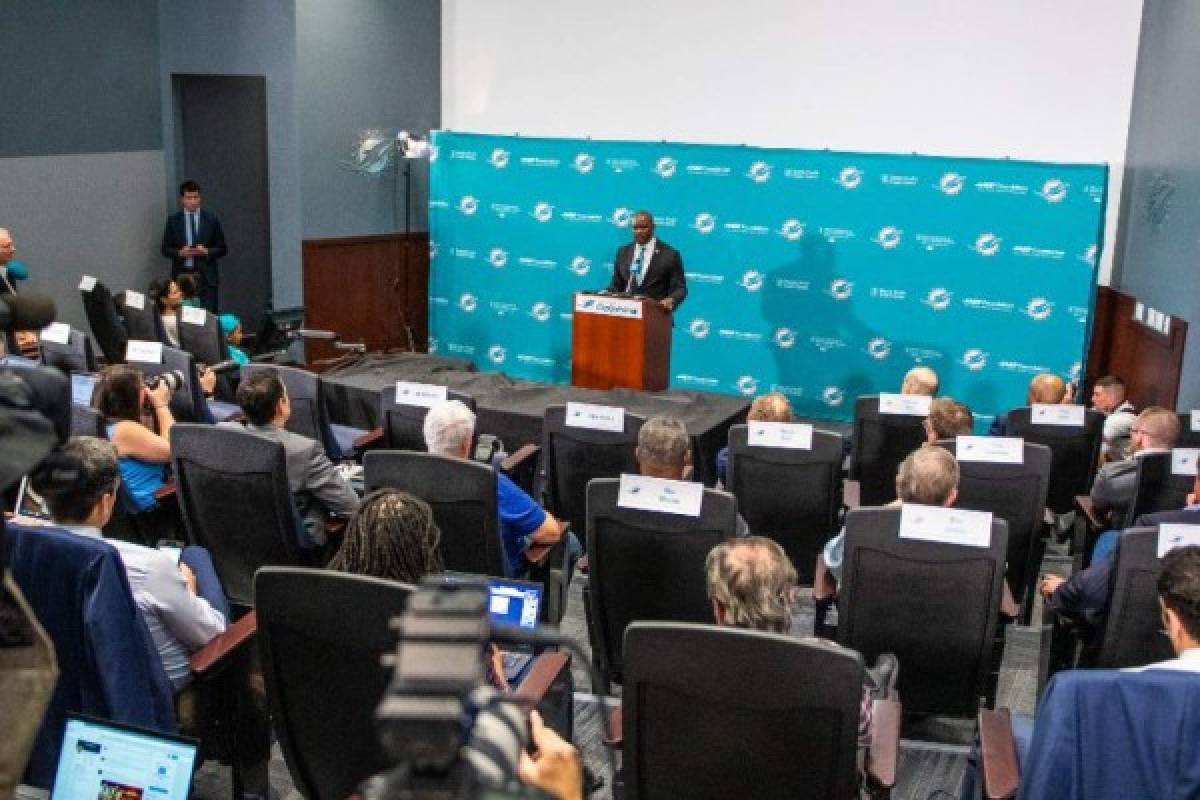 Fotos: Así fue presentado el hondureño Brian Flores como entrenador de Miami Dolphins