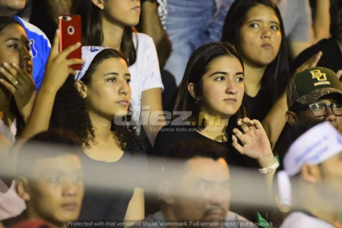 ¡Llenazo, ambiente de final; espectaculares y bellas chicas en El Progreso!