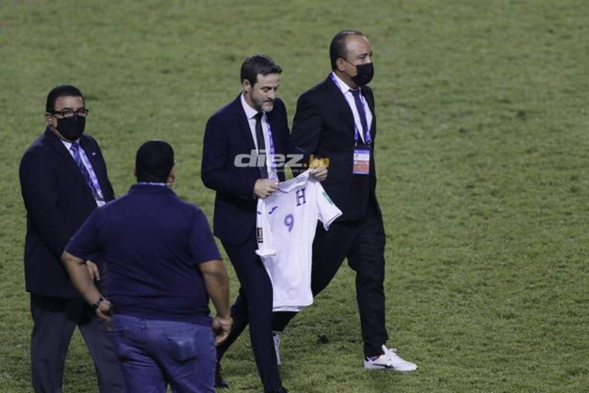 Las impactantes y desgarradoras fotos de los futbolistas de Honduras en el Olímpico y el júbilo de los panameños