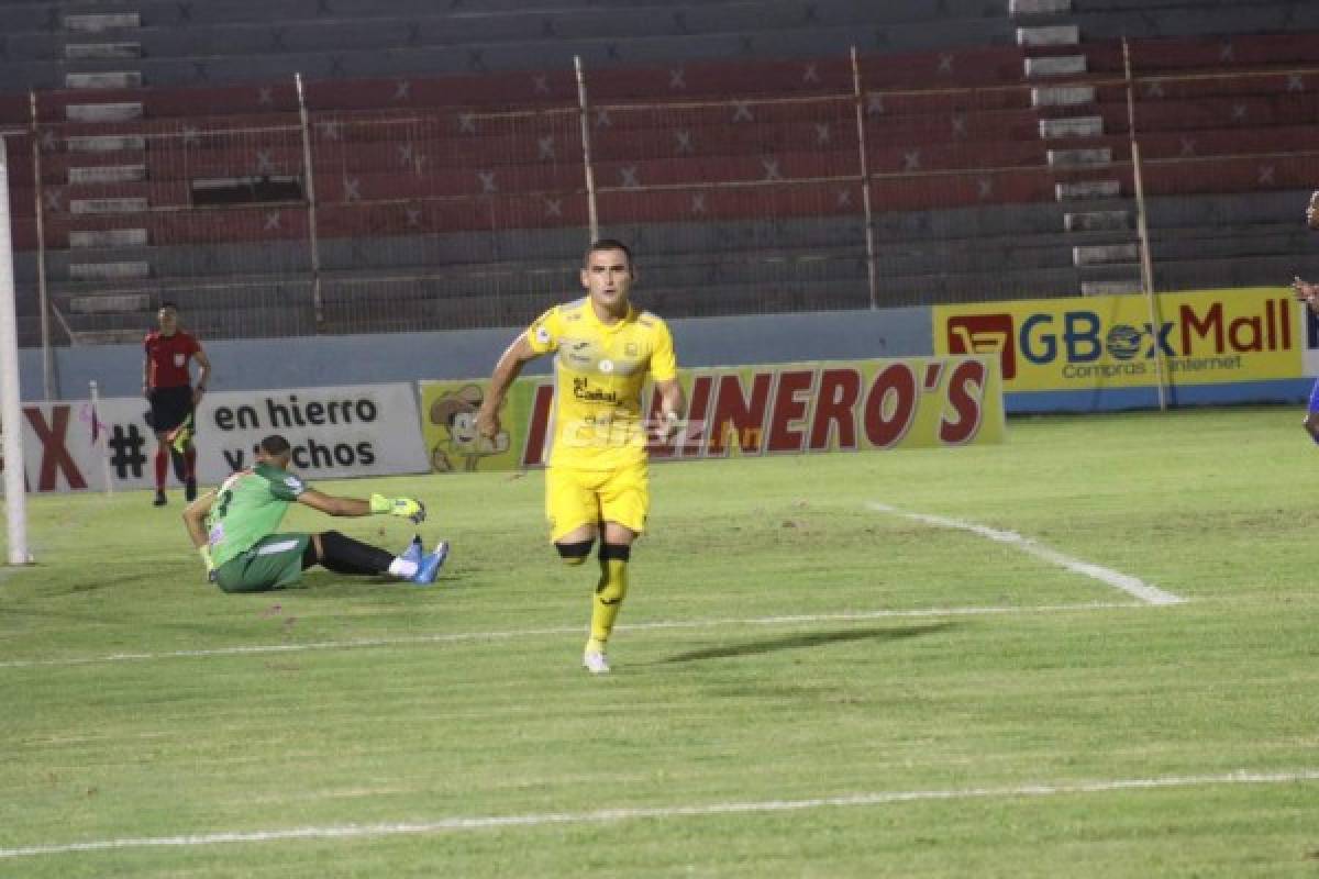 Futbolista sale mareado y vomitando, un portero improvisado y Omar Rosas con su espectacular festejo