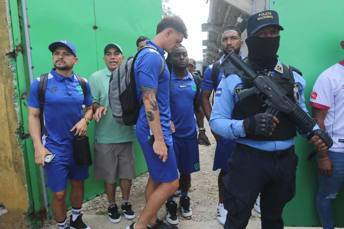 ¿Qué pasó antes del partido con los jugadores del Olancho? Los ‘pelados’ del Olimpia y lo que Auzmendi y Altamirano hacían en el gol de Omar Elvir