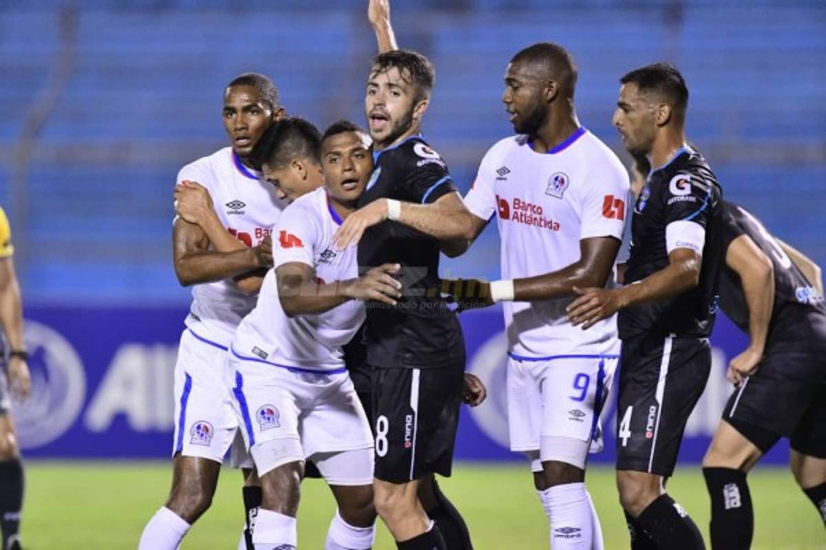 NO SE VIO EN TV: La máscara de Beckeles y la nueva cábala de Pedro Troglio