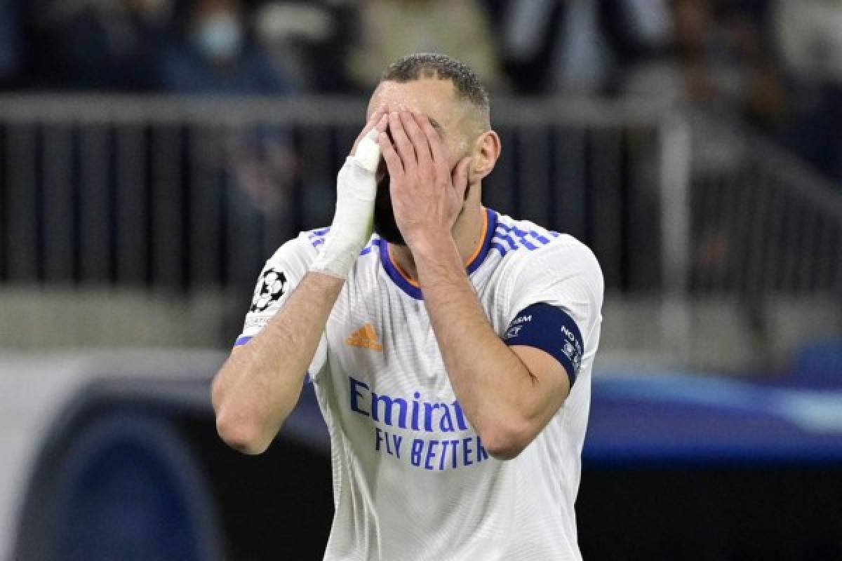Real Madrid's French forward Karim Benzema reacts during the UEFA Champions League first round group D footbal match between Real Madrid and Sheriff Tiraspol at the Santiago Bernabeu stadium in Madrid, on September 28, 2021. (Photo by JAVIER SORIANO / AFP)