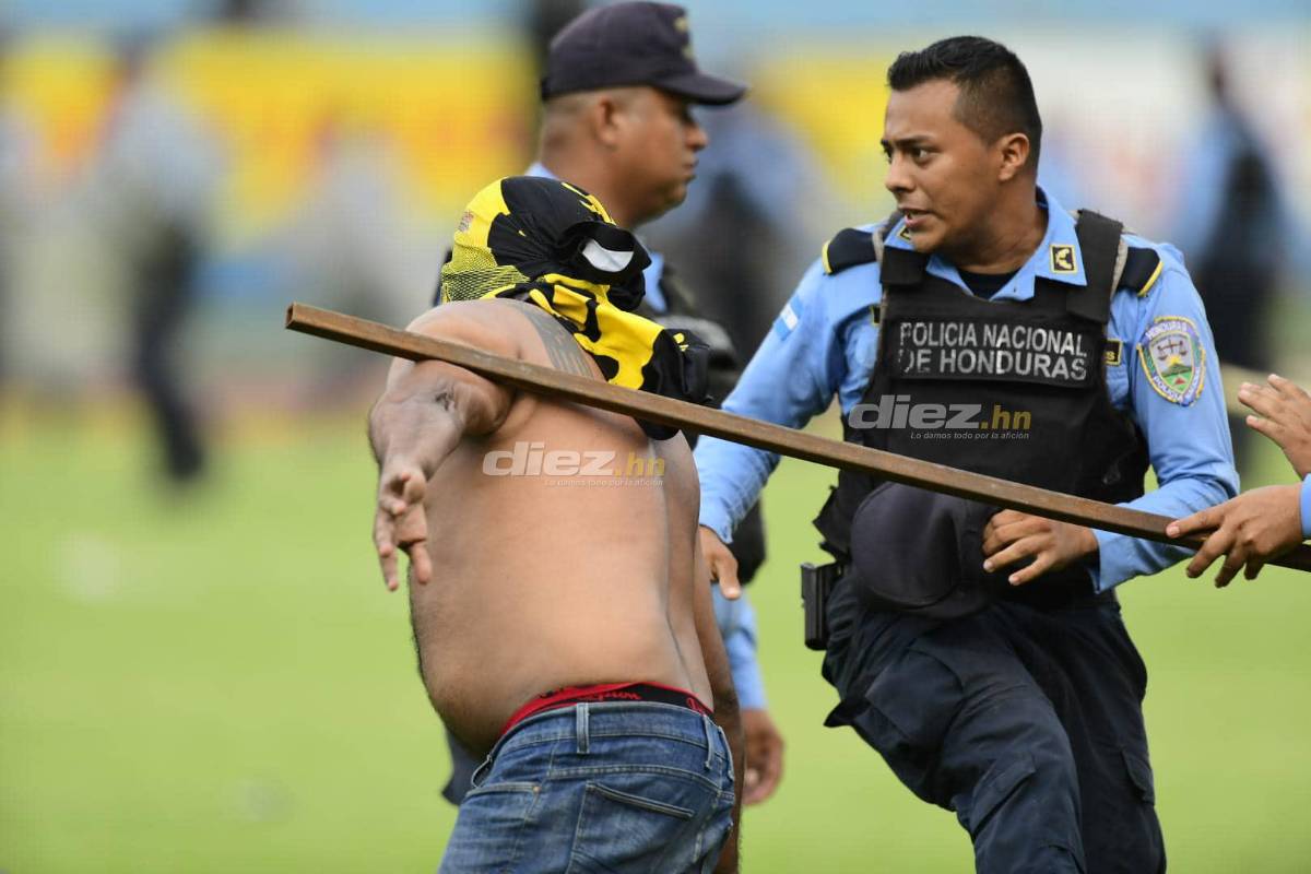 Vergonzosas imágenes: Así fueron los actos vandálicos de los aficionados del Real España en el estadio Olímpico tras perder la final