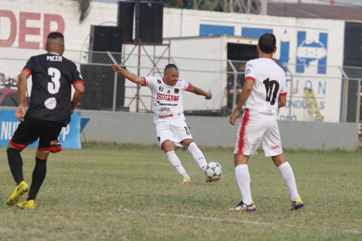 El boxeo de Tyson y Will Barahona, los siete goles del ‘Matador’ Velásquez y ¿quiénes son las bellezas que enamoraron en juego de leyendas de Olimpia?