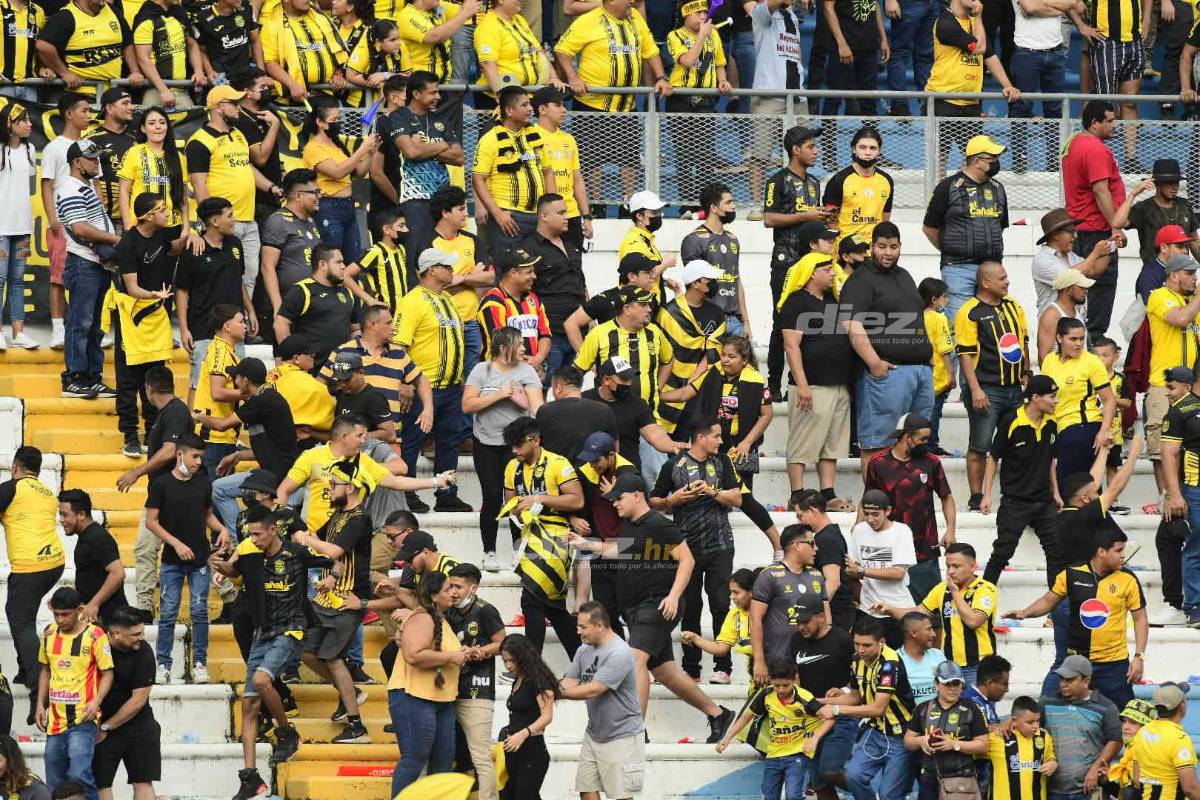 Vergonzosas imágenes: Así fueron los actos vandálicos de los aficionados del Real España en el estadio Olímpico tras perder la final