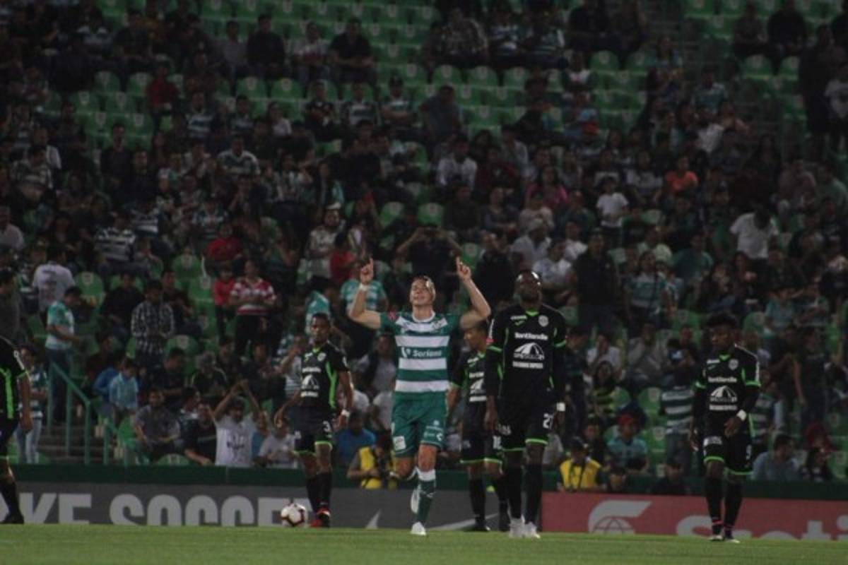 Noche de espanto en Torreón: Las tristes fotos que deja el Santos-Marathón en Champions