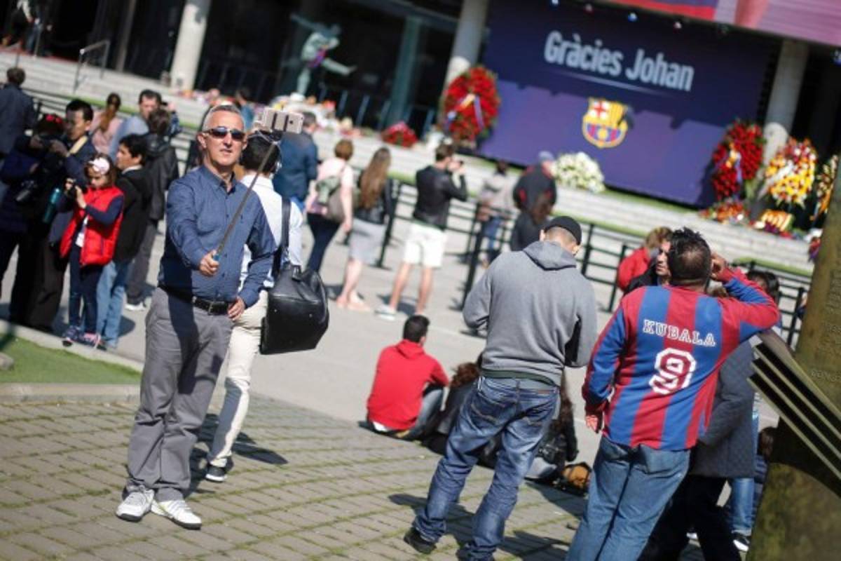 Así se despide la afición del Barcelona de Johan Cruyff en el Camp Nou