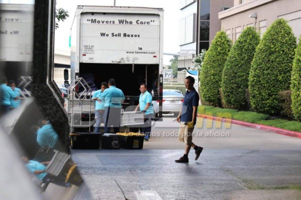 ¿Quién es la chica del tatuaje? Las imágenes de la llegada de Honduras a Houston  