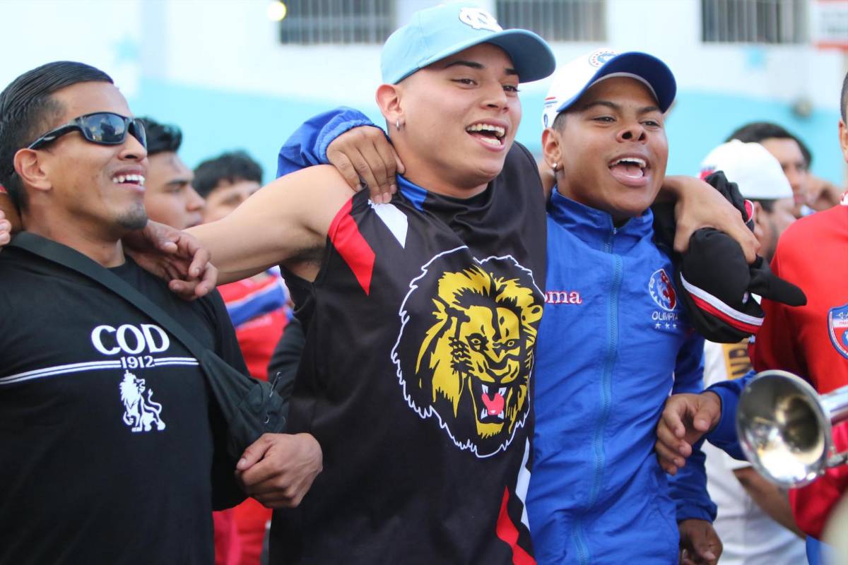 Impresionante recibimiento a Olimpia en la final contra Motagua, los tres legionarios europeos que sorprendieron y las dos bellezas
