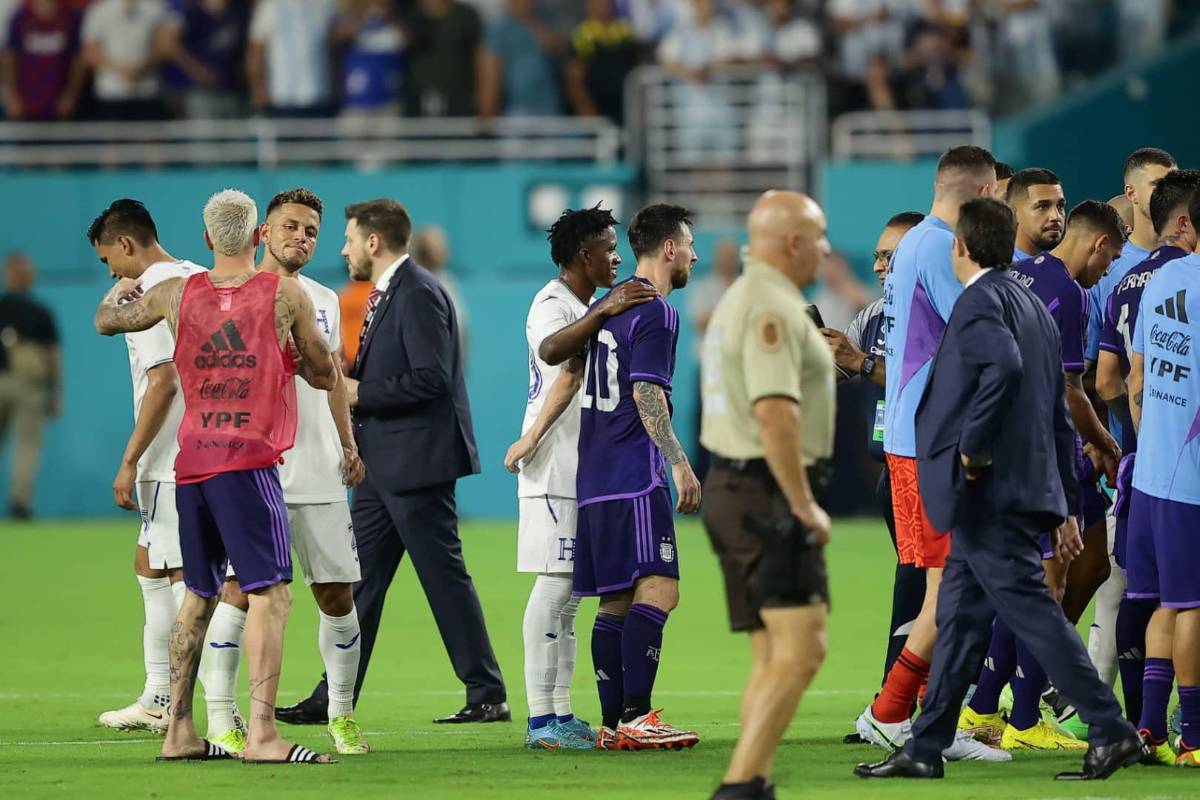 El futbolista de Honduras que intercambió camisa con Messi en el amistoso ante Argentina: se la pidió desde temprano