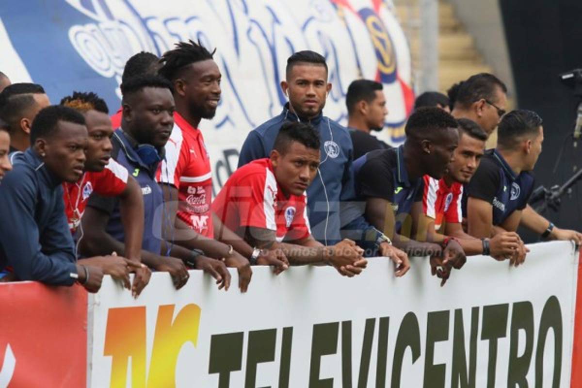 NO VISTE EN TV: ¿Para quién fue? El obsceno gesto de Costly y el reclamo de Claros