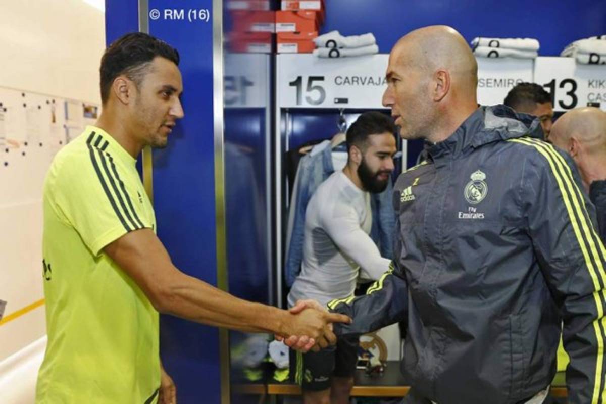 FOTOGALERÍA: Más de cinco mil aficionados ovacionaron a Zidane