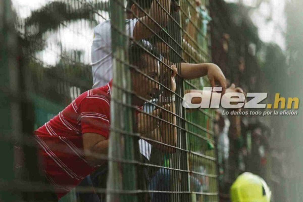 FOTOS: Así se comunicó Héctor Vargas con Luis Ayala para poder dirigir