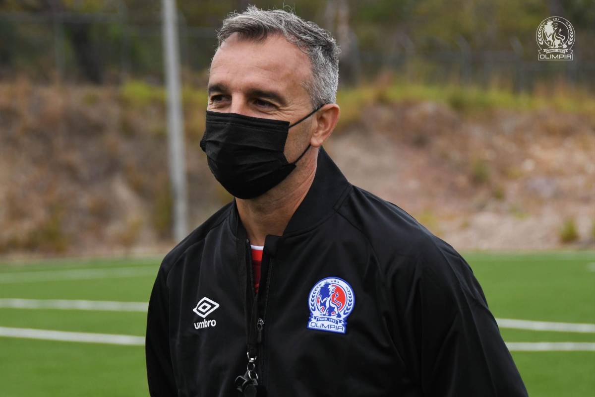 ¡Charla, risas y un conocido! Así fue el primer entrenamiento del argentino Pablo Lavallén en el Olimpia