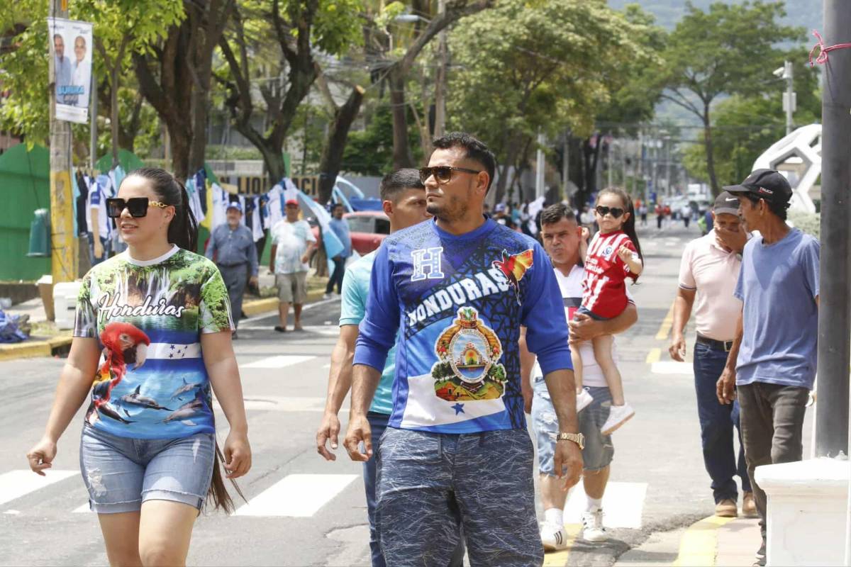El ambiente que ya se vive en el Morazán por el Honduras-Costa Rica: hermosa aficionada y los ticos se hacen sentir