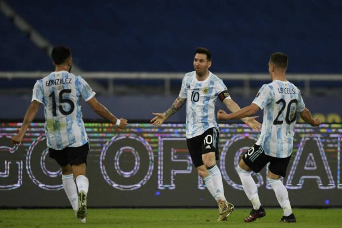 No se vio en TV: El homenaje de Messi a Maradona, el gesto de Vidal y el nuevo récord de Leo