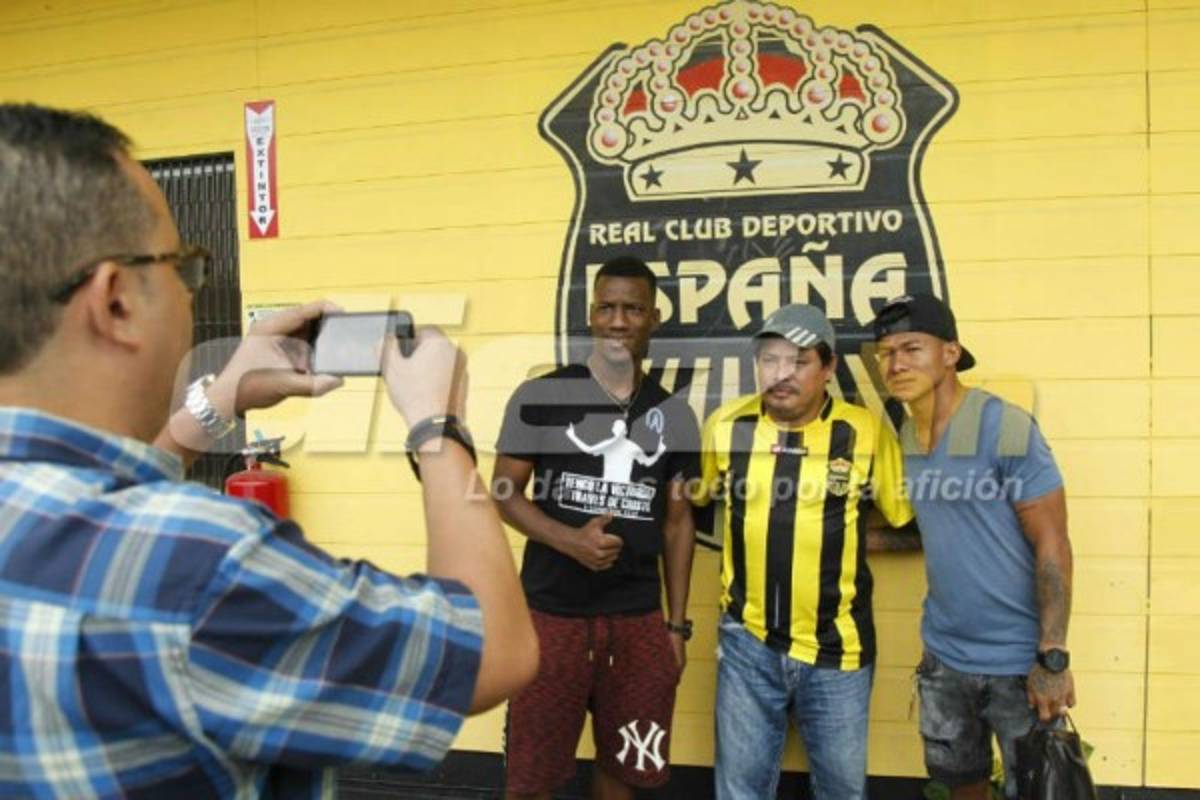 Entre regalos, jugando billar y muchas sonrisa se entrenó el Real España