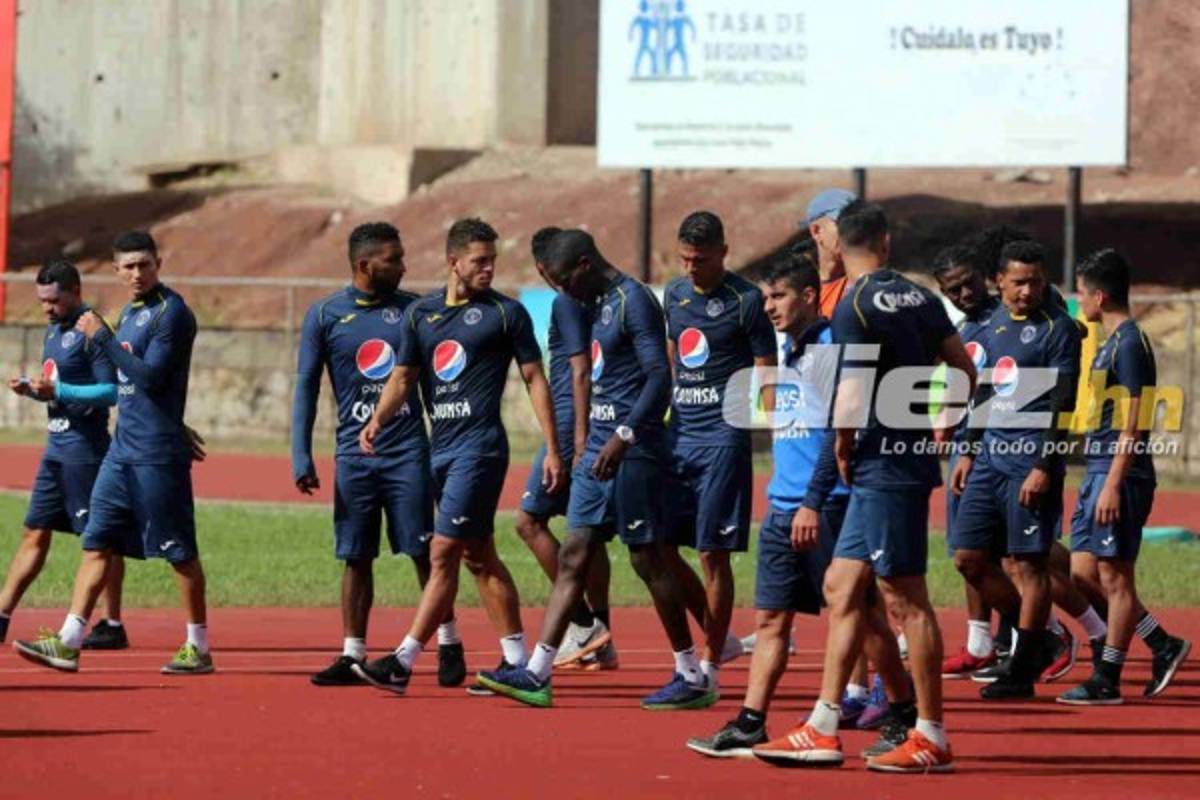 FOTOS: Diego Vázquez observó de reojo el entreno del Olimpia de Keosseián