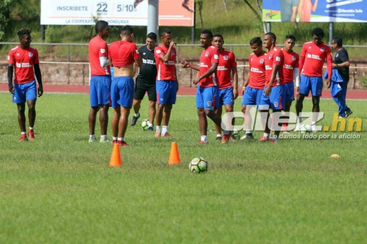 FOTOS: Diego Vázquez observó de reojo el entreno del Olimpia de Keosseián