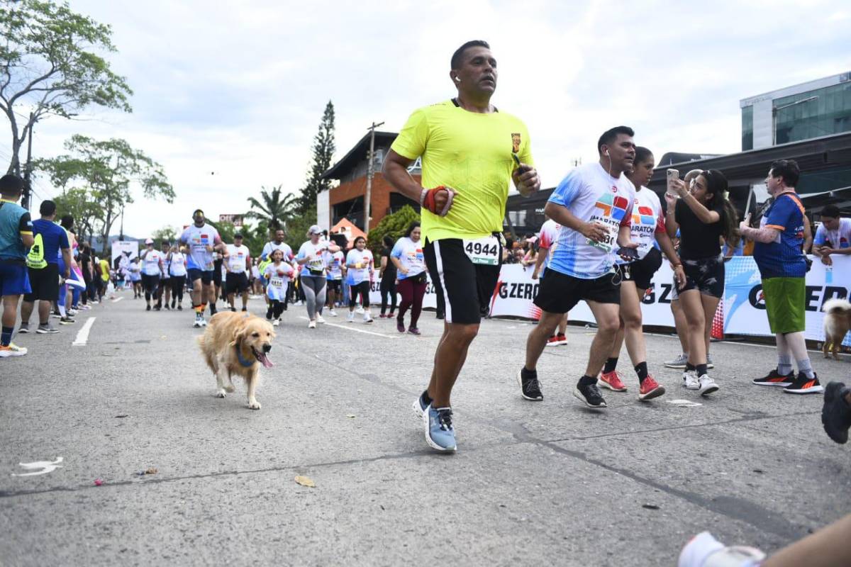 Maratón La Prensa: Atletismo puro, belleza femenina, mascotas corriendo y alegría en búsqueda de la meta