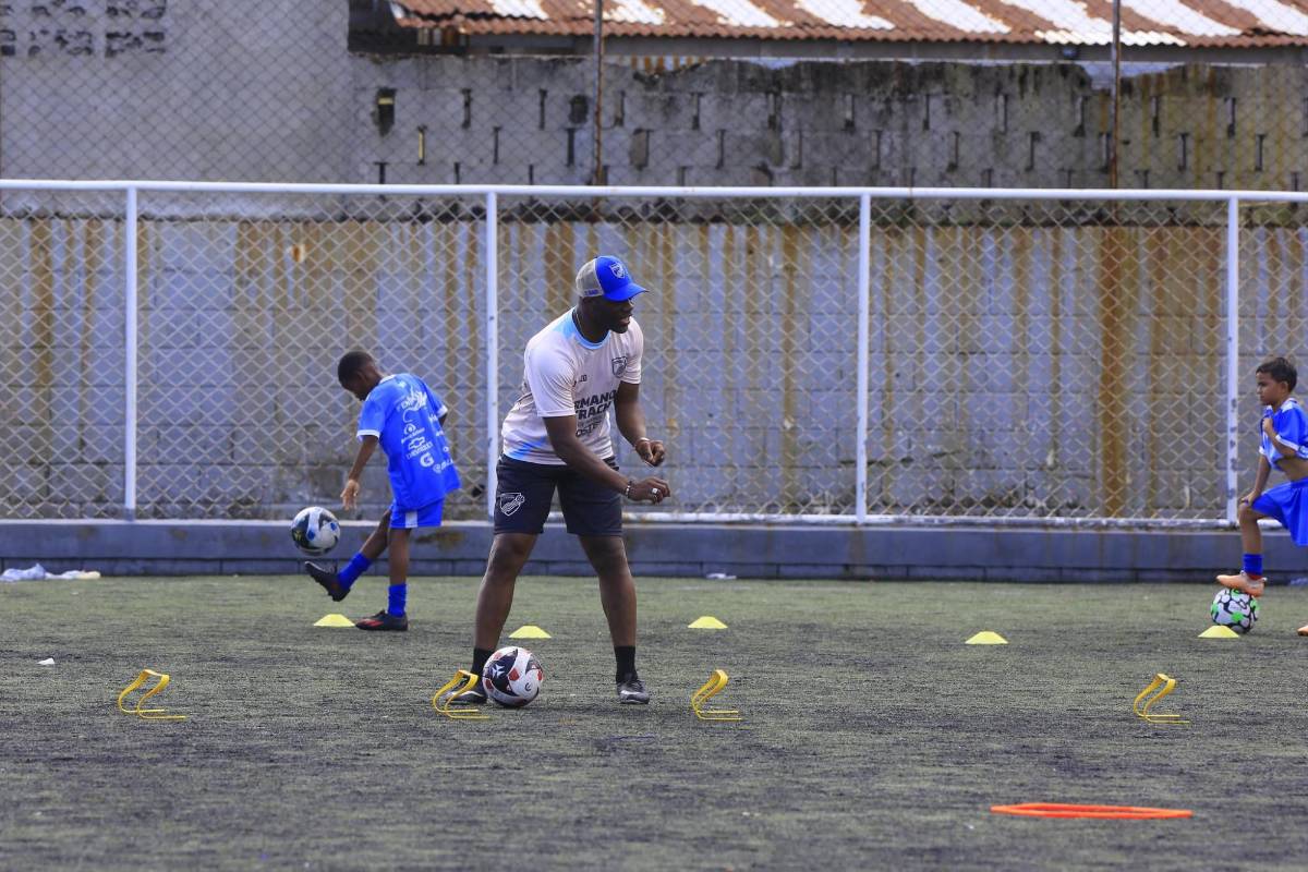 David Suazo, Wilson Palacios, Maynor Figueroa y otros exjugadores llevan vida y fútbol en las Clínicas Hermanos Catrachos