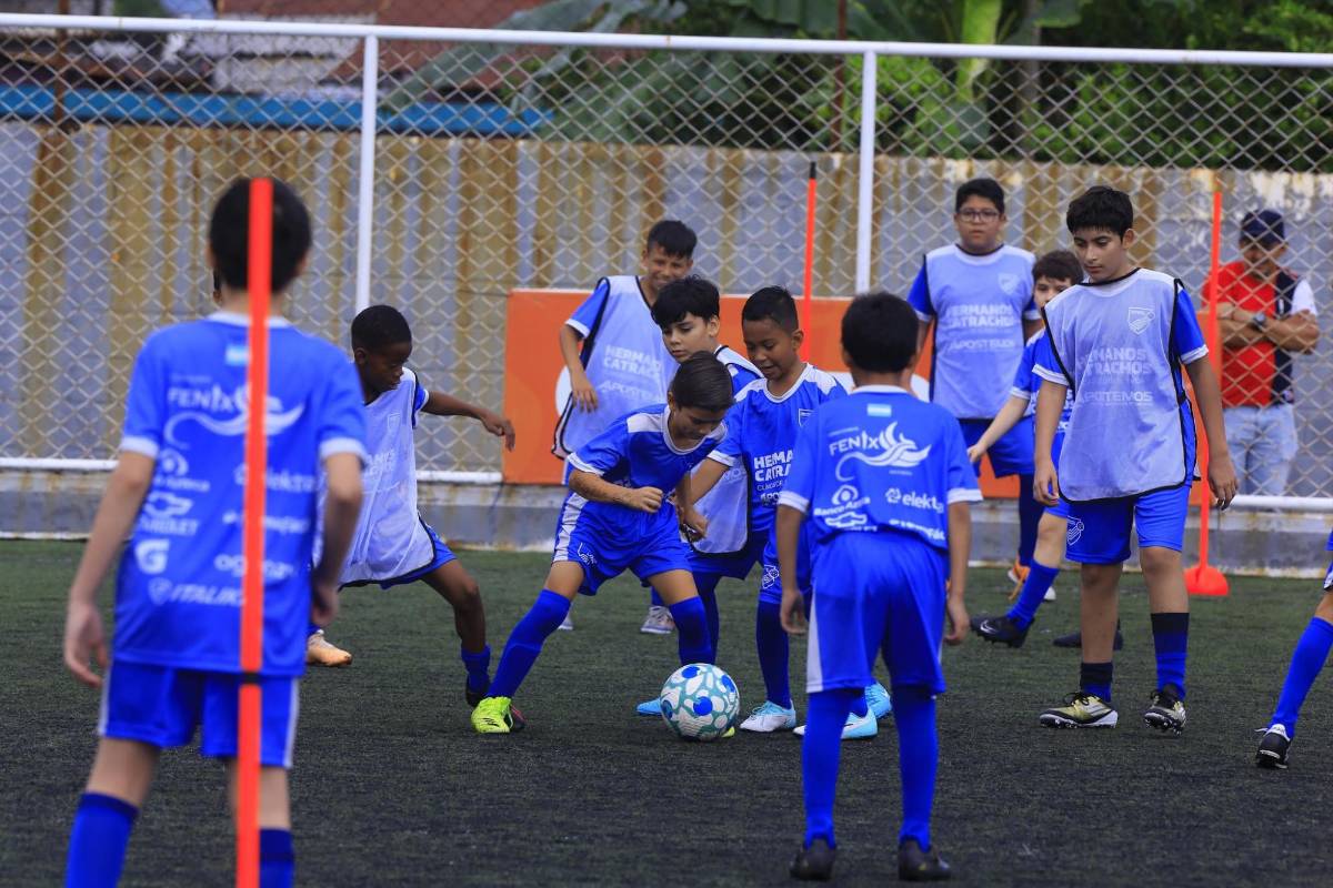 David Suazo, Wilson Palacios, Maynor Figueroa y otros exjugadores llevan vida y fútbol en las Clínicas Hermanos Catrachos