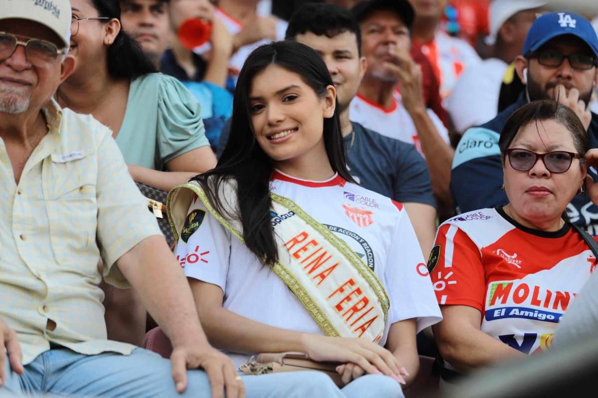 La reina que enamoró en La Ceiba y el Yankel estuvo lleno de hermosuras: las bellas mujeres que visitaron los estadios de Honduras