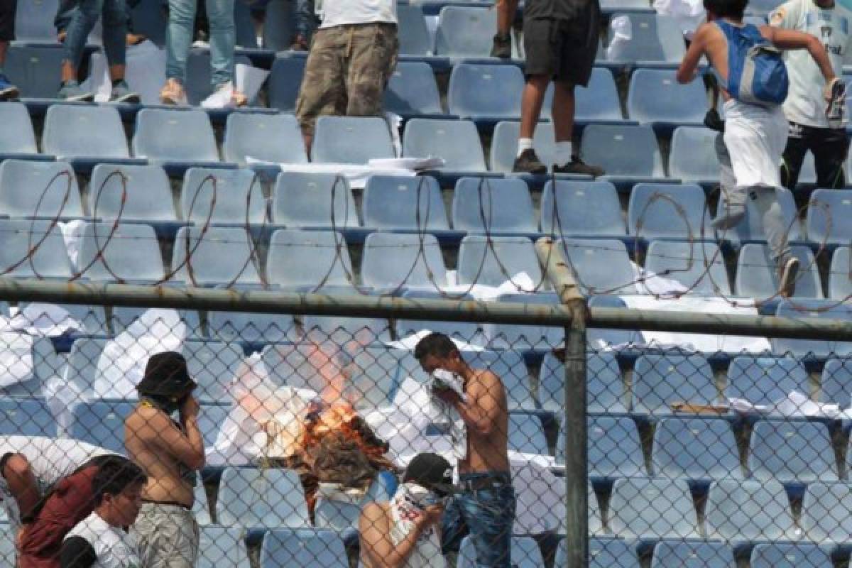 ¡Penoso! Aficionados del Comunicaciones hacen zafarrancho tras caer ante Municipal