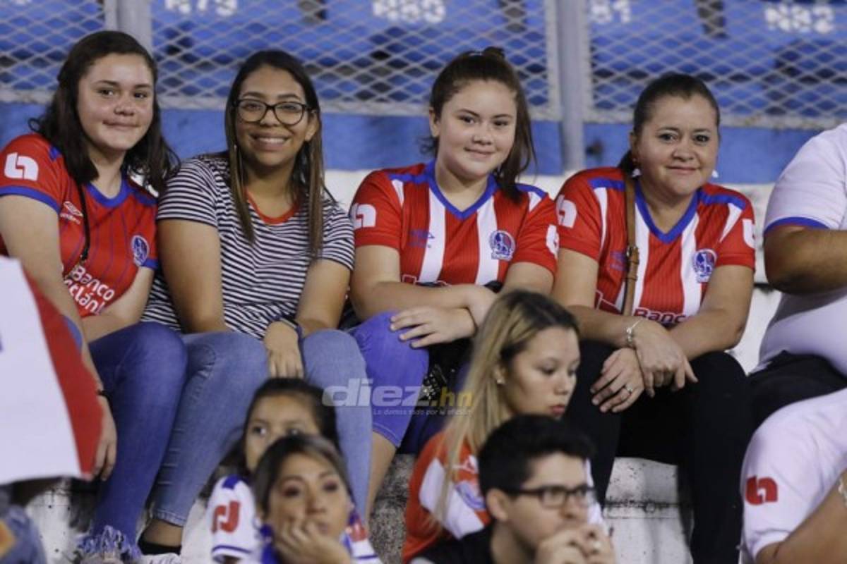 Las chicas, el gato negro y el ambientazo para alentar al Olimpia ante Seattle Sounders