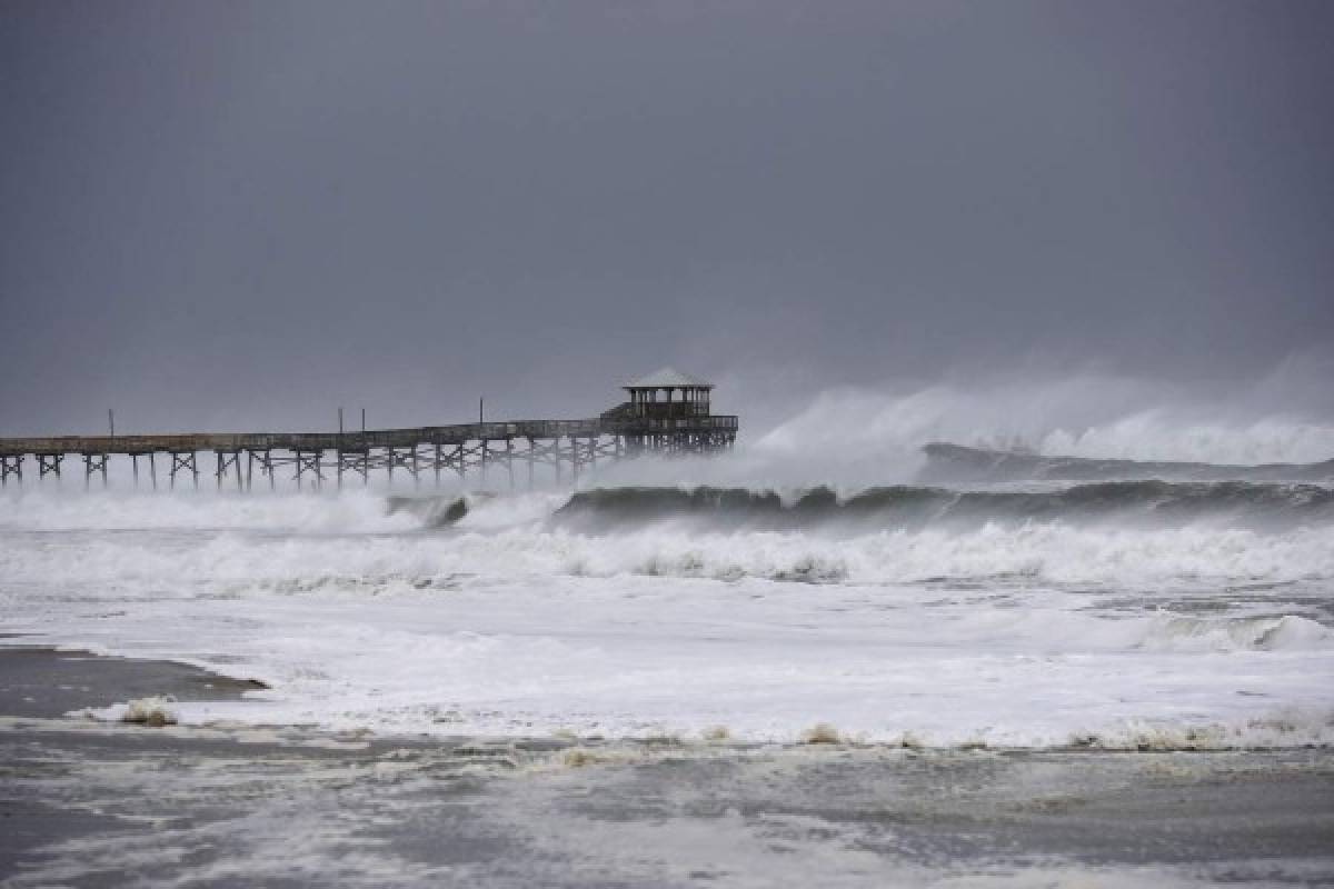 Las costas de las Carolinas quedan vacías por Huracán Florence