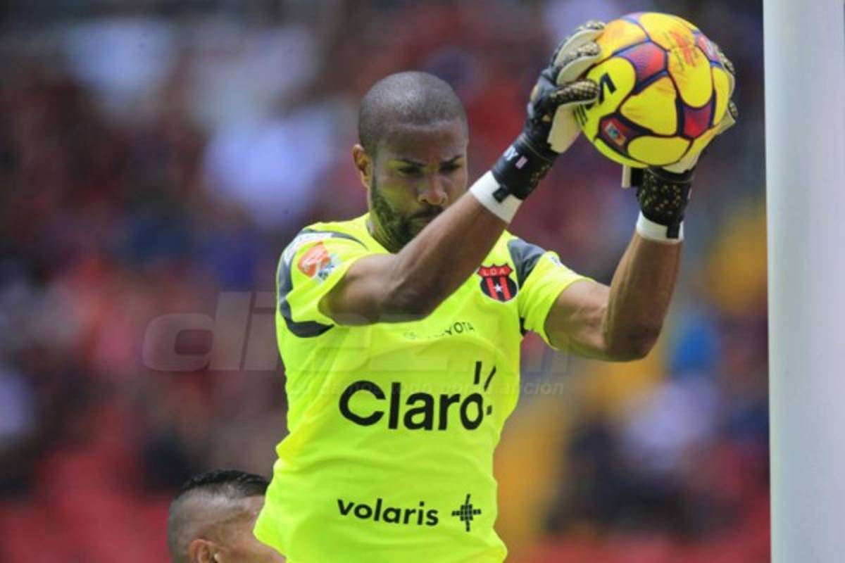 Así fue el homenaje del Alajuelense al técnico Jorge Luis Pinto