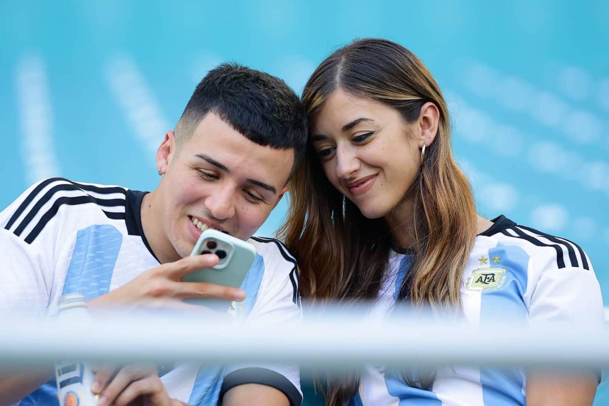 ¡Un espectáculo! La deslumbrante pasarela en el Argentina-Honduras: derroche de belleza en el Hard Rock de Miami