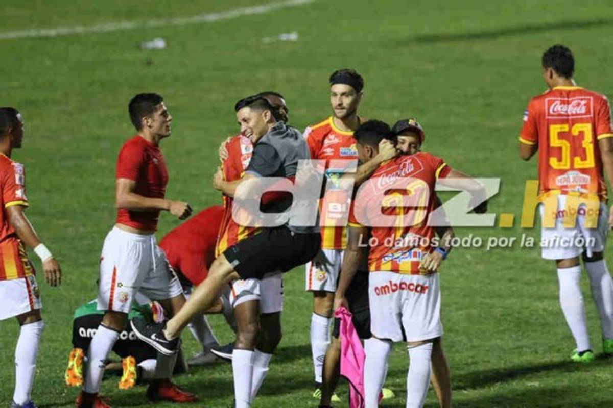 NO SE VIO EN TV: El drama de los jugadores de Motagua y la inolvidable pancarta en gradería