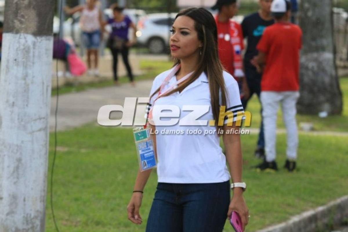 ¡Belleza! Las encantadoras chicas que adornaron el Panamá-Honduras