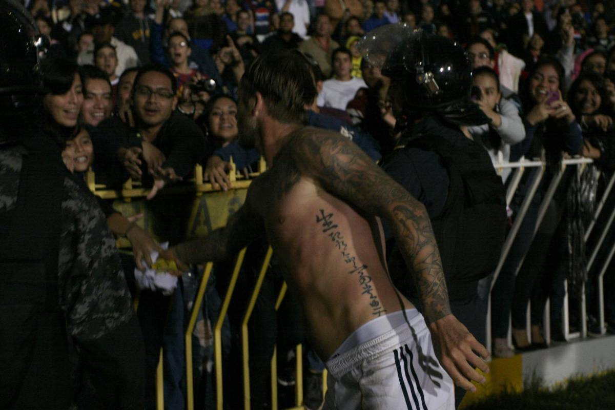 ¡Las mujeres enloquecieron! El día que David Beckham visitó Honduras y el Nacional explotó: ¿a quién regaló su camisa?